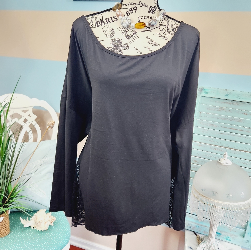Shein Curve Plus Size Black Top With Lace - Picture 2 of 3